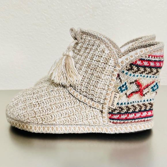 A La Mode Knit Cozy Faux Fur Lined Tassel Multicolor Slipper Boots Sz M 7–8 - Picture 4 of 10